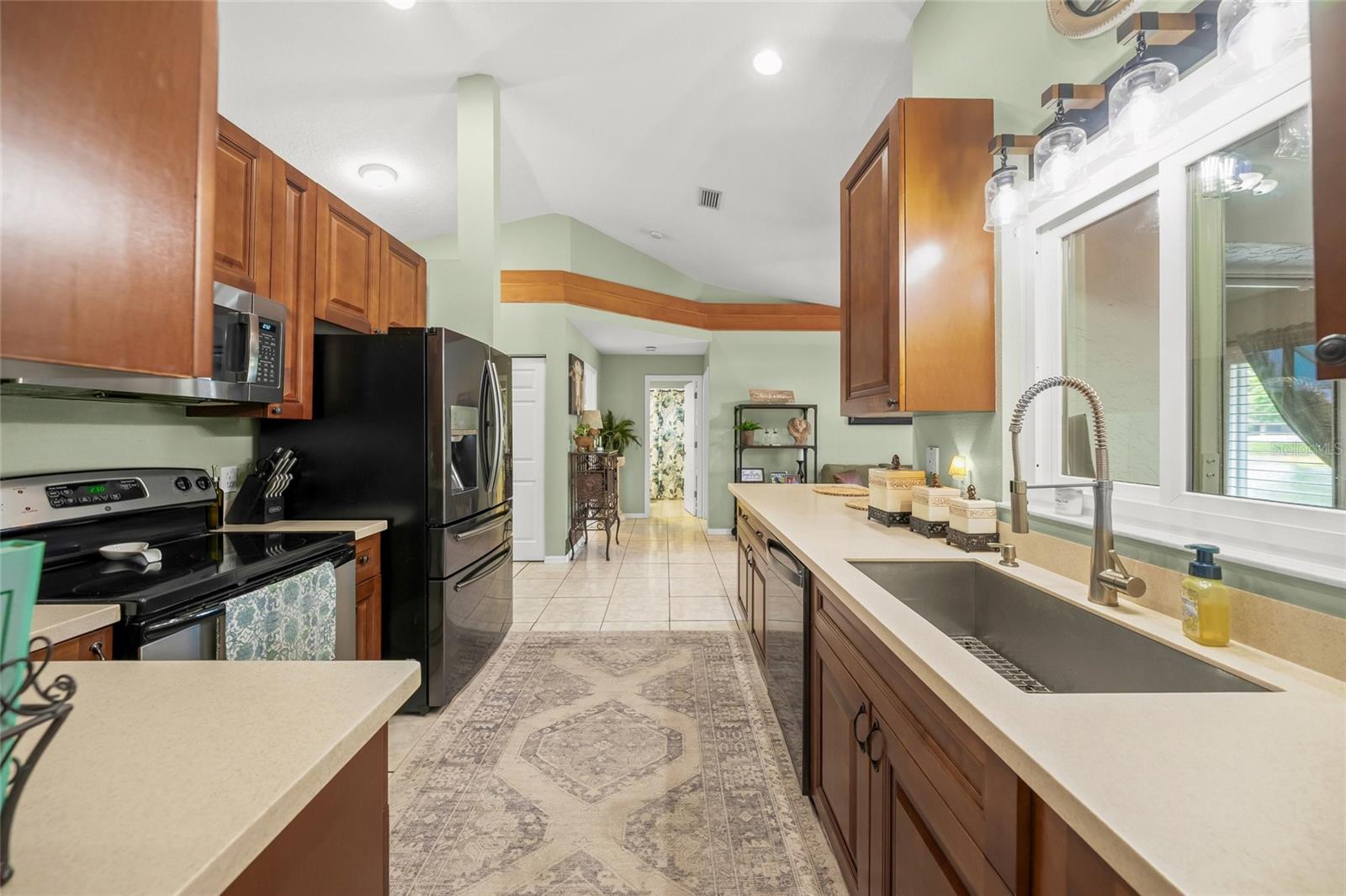 COUNTRY PALMS - Residential