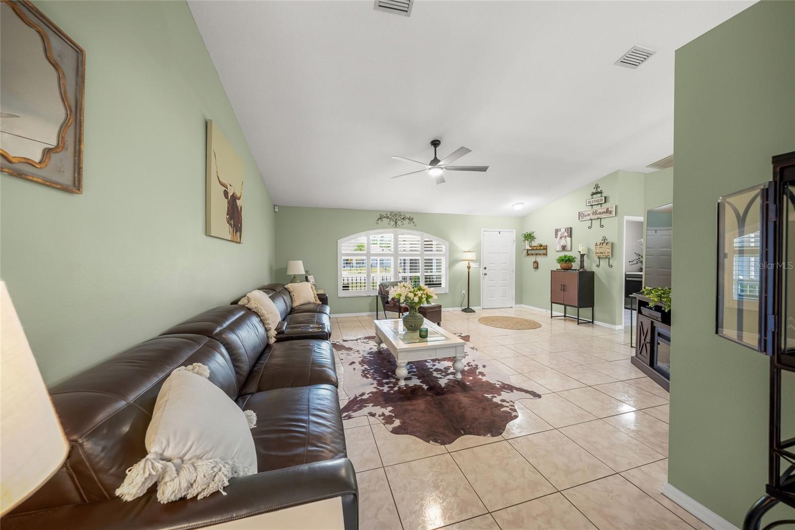 COUNTRY PALMS - Residential