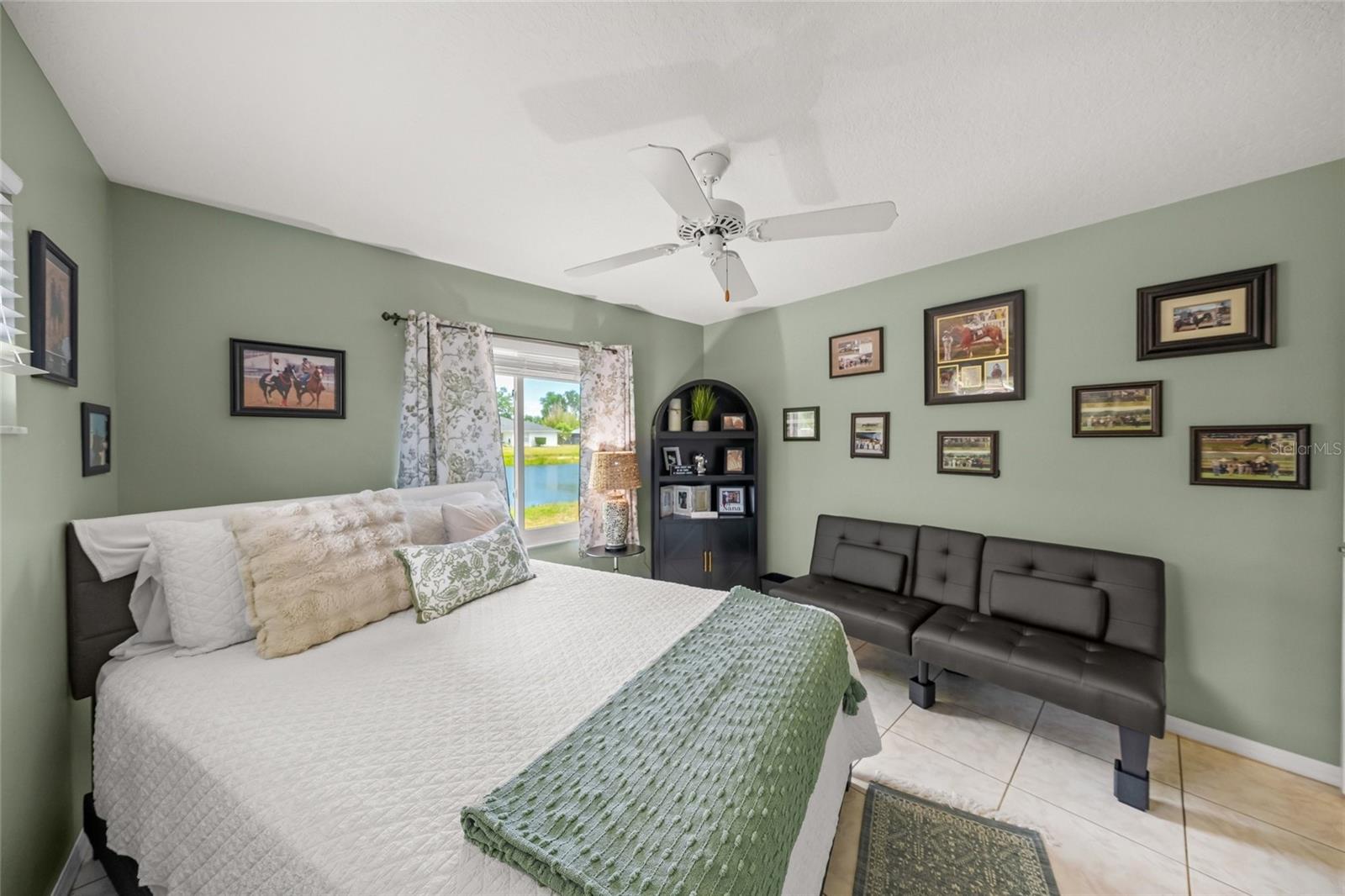 COUNTRY PALMS - Residential