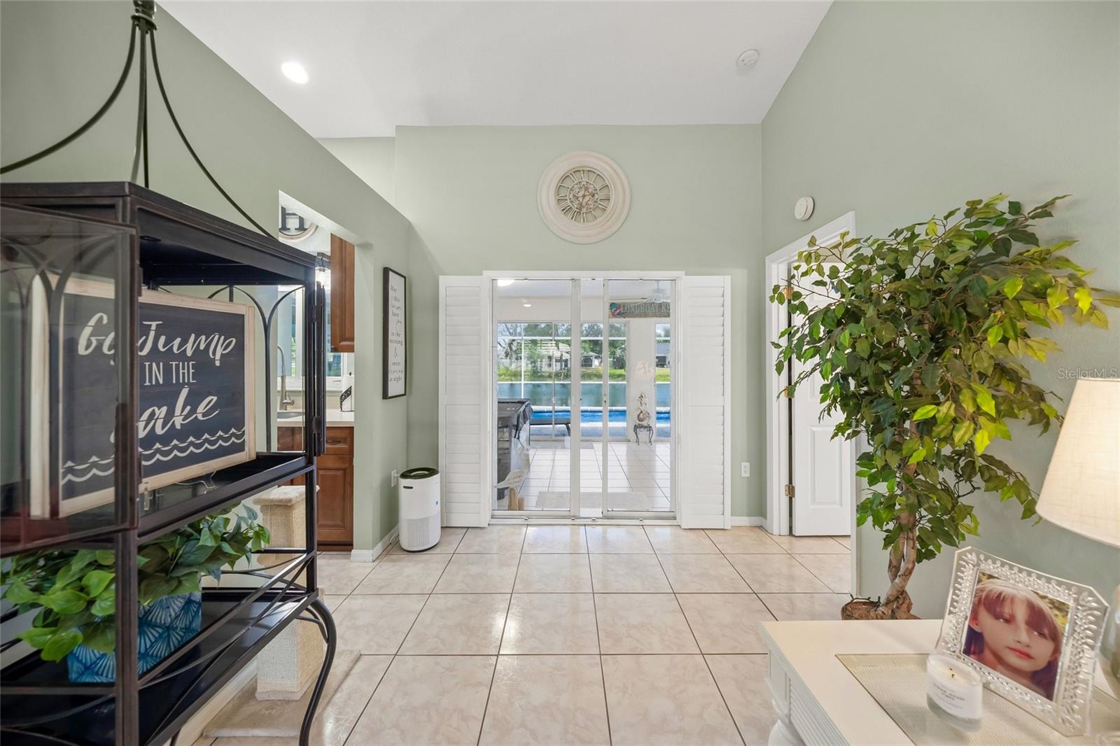 COUNTRY PALMS - Residential