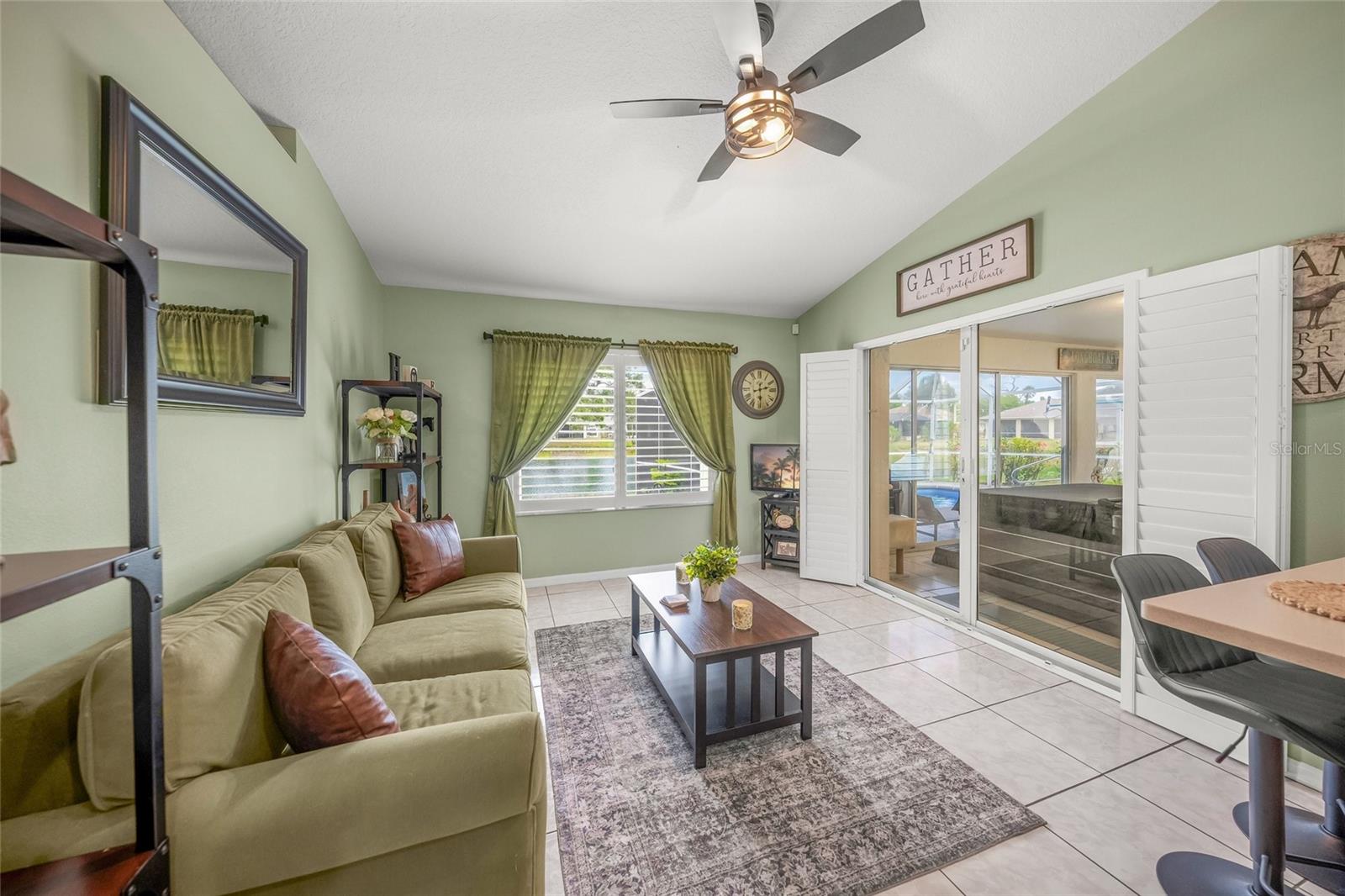 COUNTRY PALMS - Residential