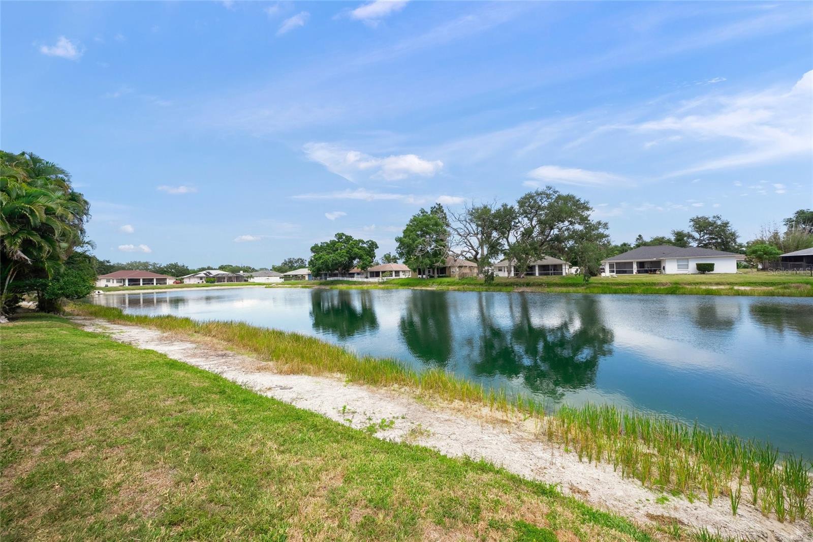 COUNTRY PALMS - Residential