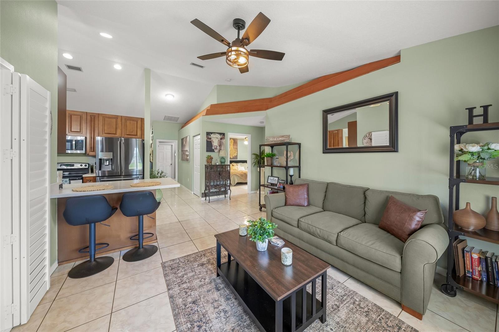 COUNTRY PALMS - Residential