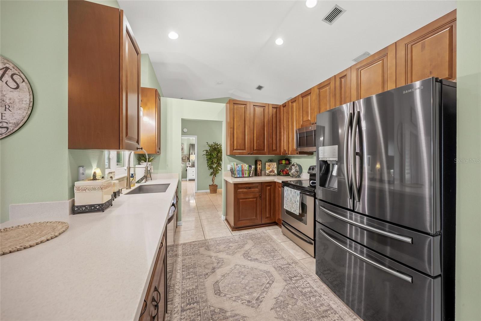 COUNTRY PALMS - Residential