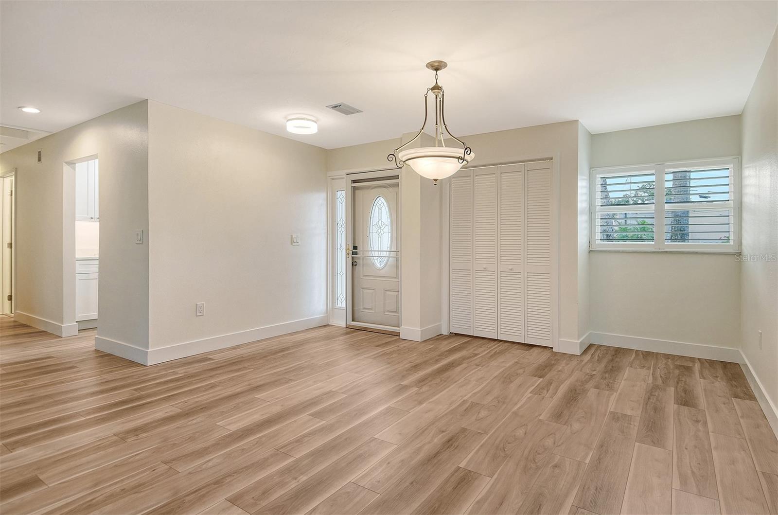 WHISPERING SANDS SEC 5 - Residential