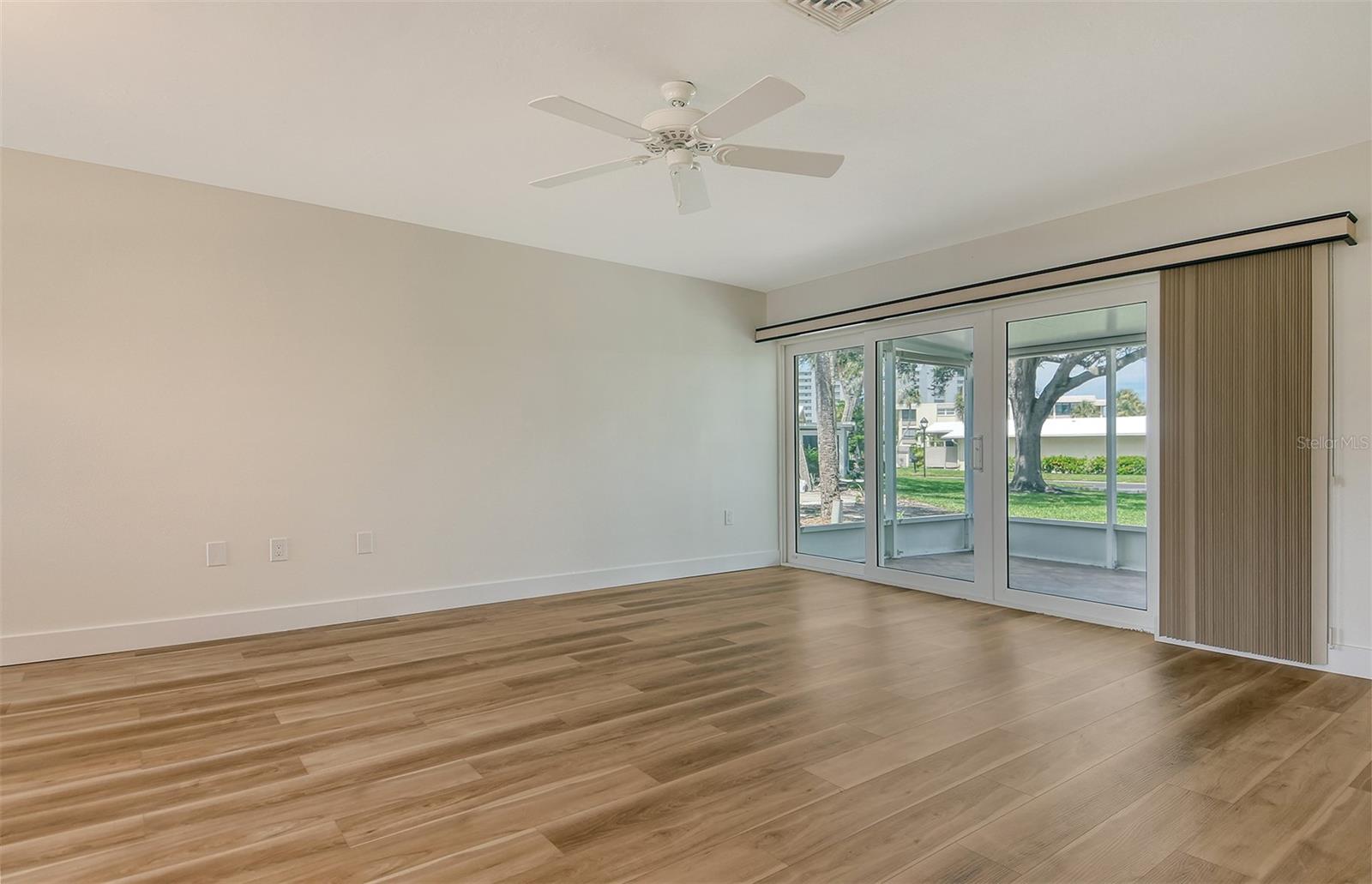 WHISPERING SANDS SEC 5 - Residential