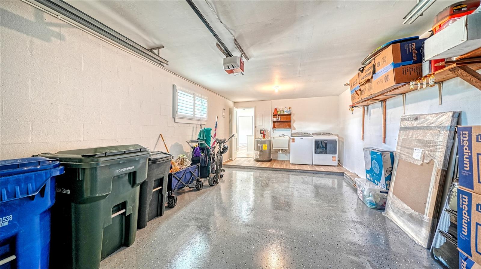 WHISPERING SANDS - Residential