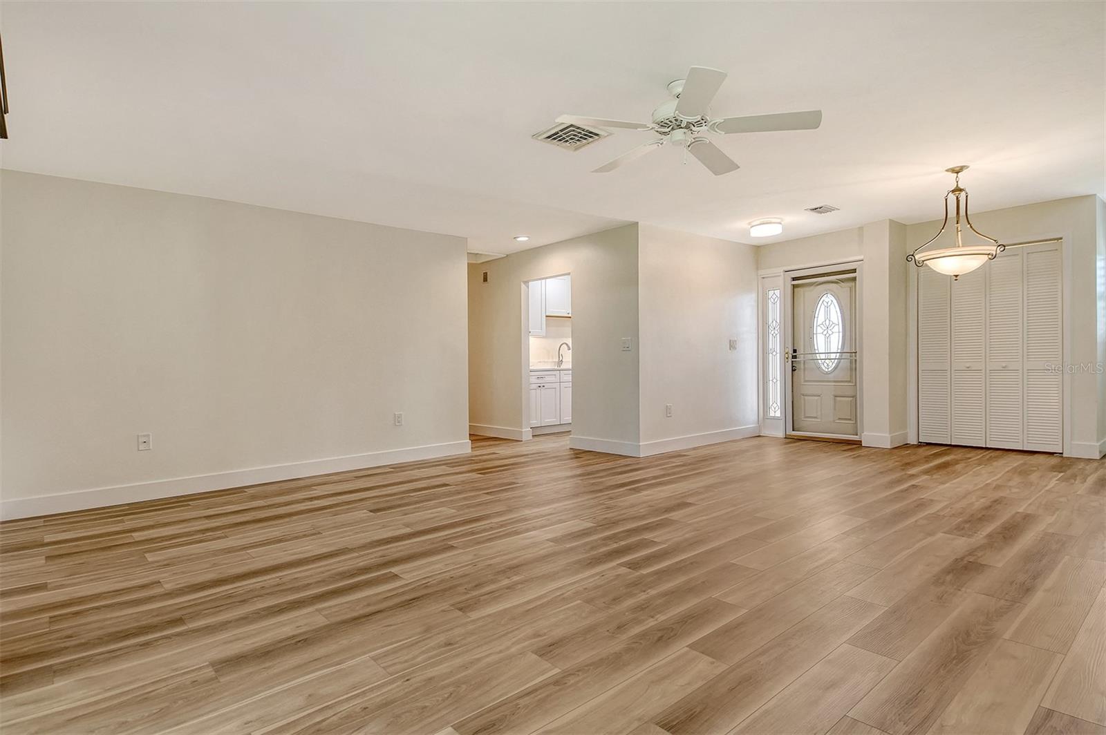 WHISPERING SANDS SEC 5 - Residential