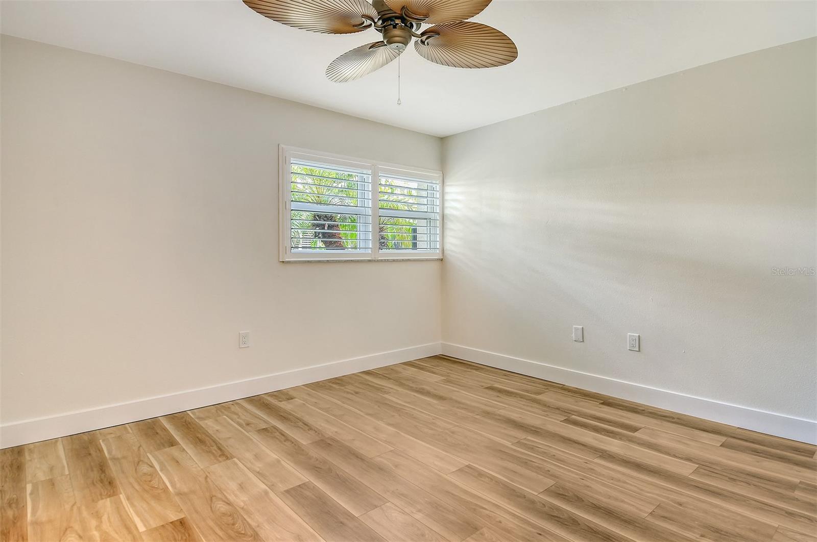WHISPERING SANDS SEC 5 - Residential