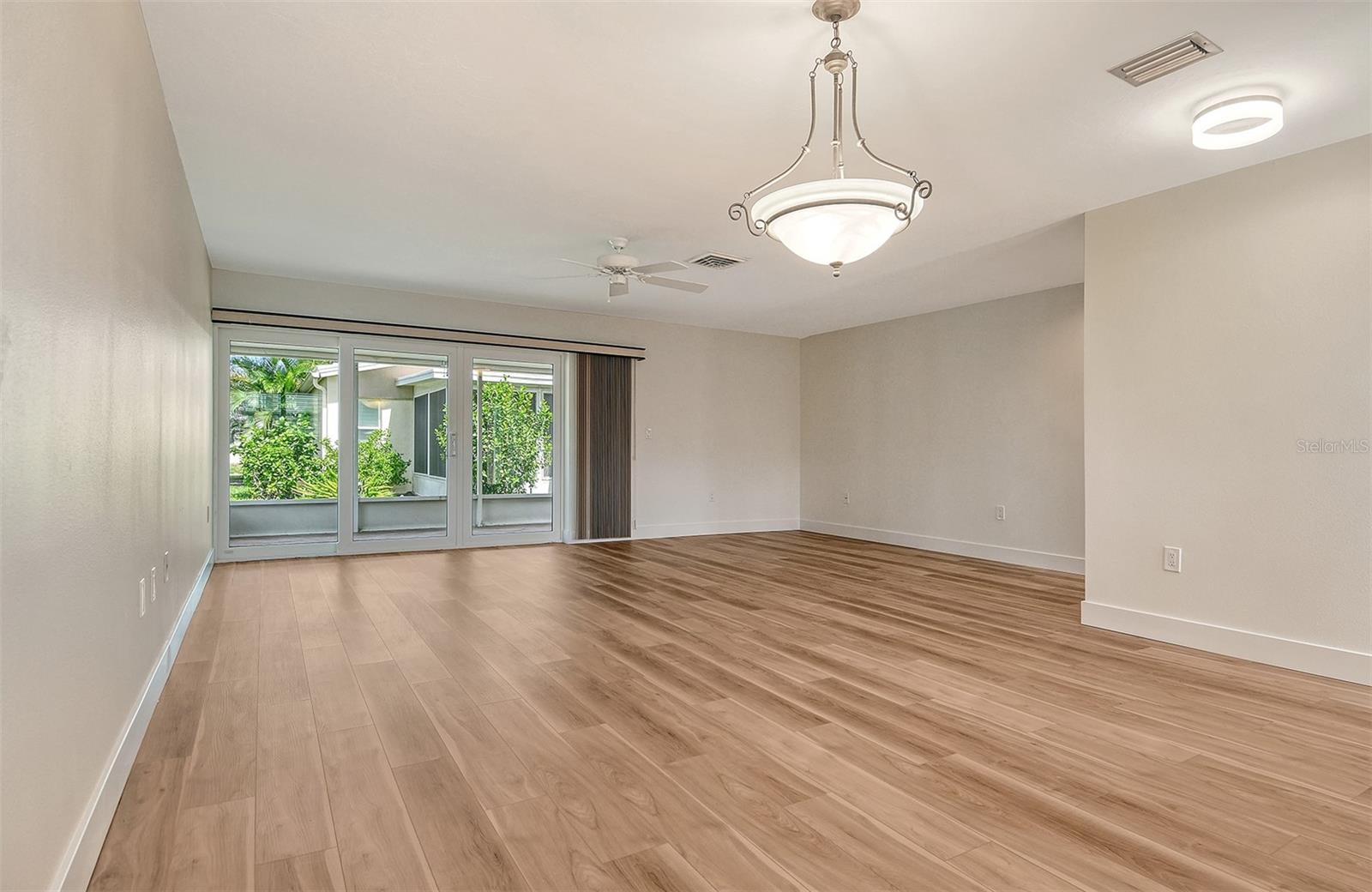 WHISPERING SANDS SEC 5 - Residential