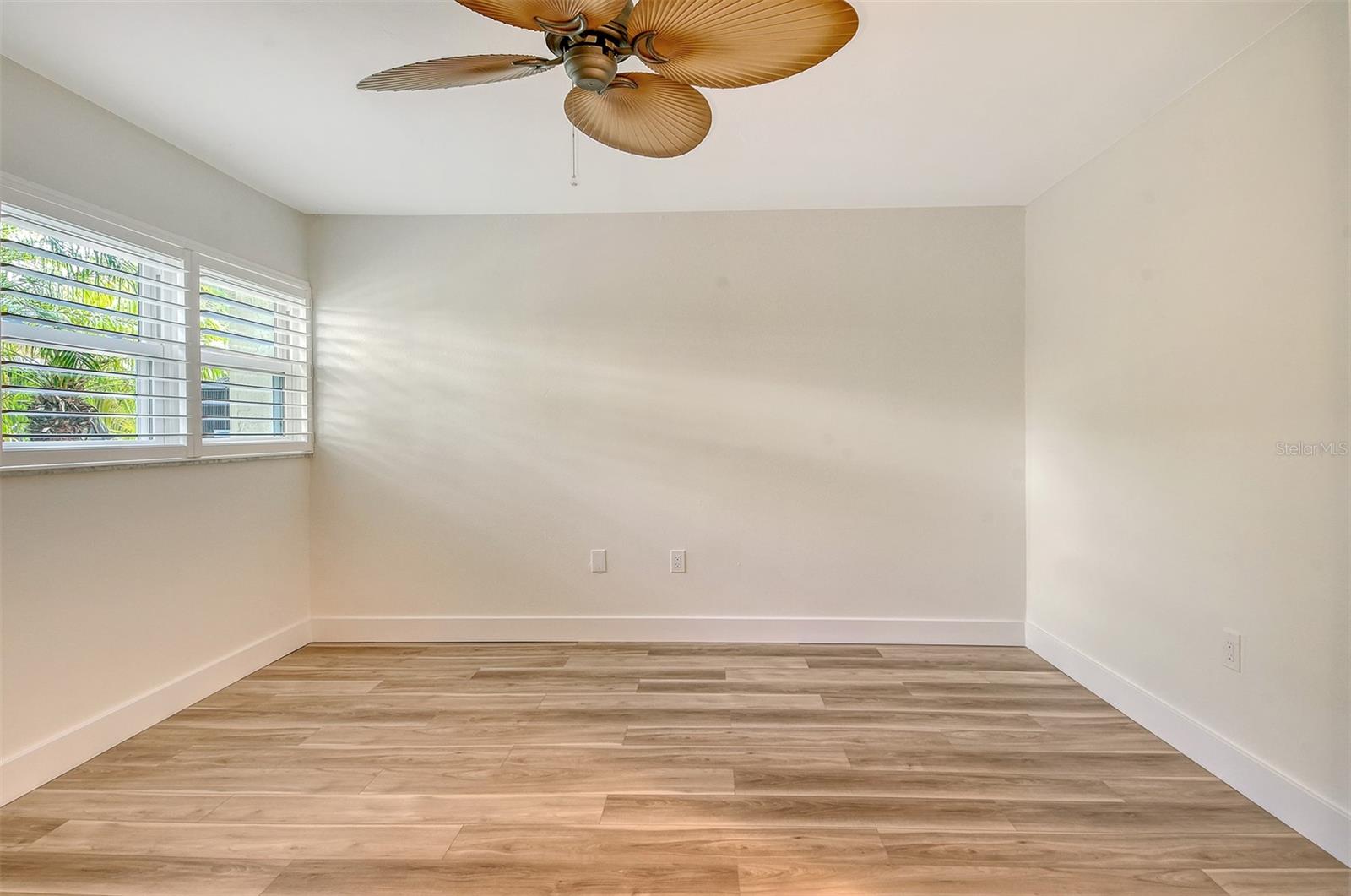 WHISPERING SANDS SEC 5 - Residential