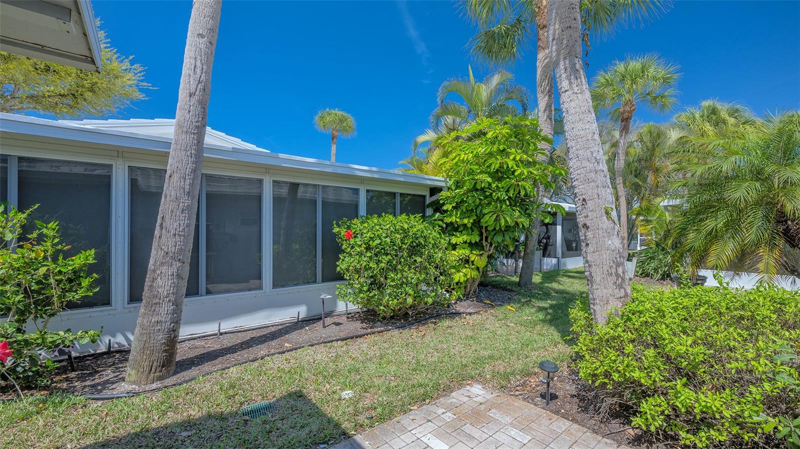 WHISPERING SANDS - Residential