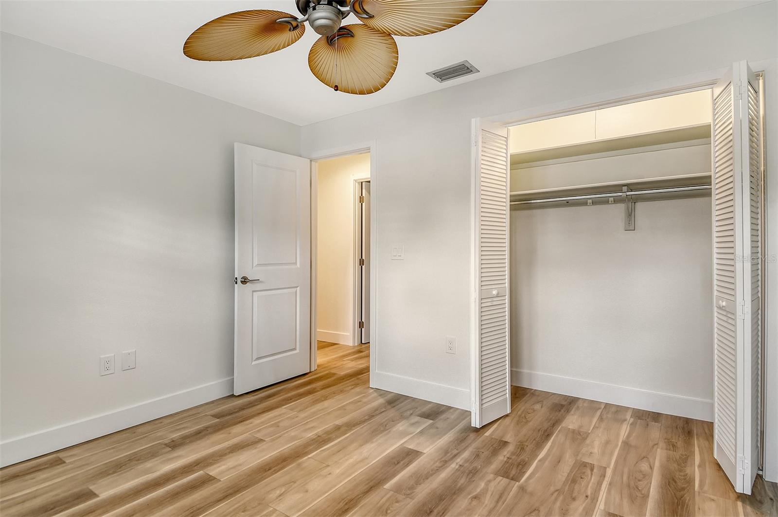 WHISPERING SANDS SEC 5 - Residential