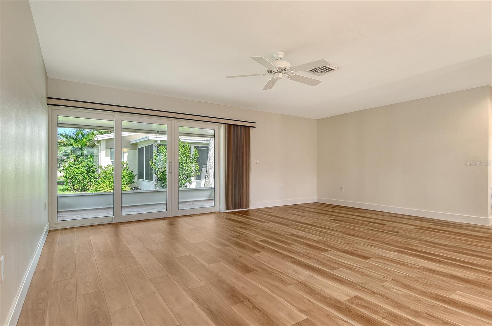 WHISPERING SANDS SEC 5 - Residential