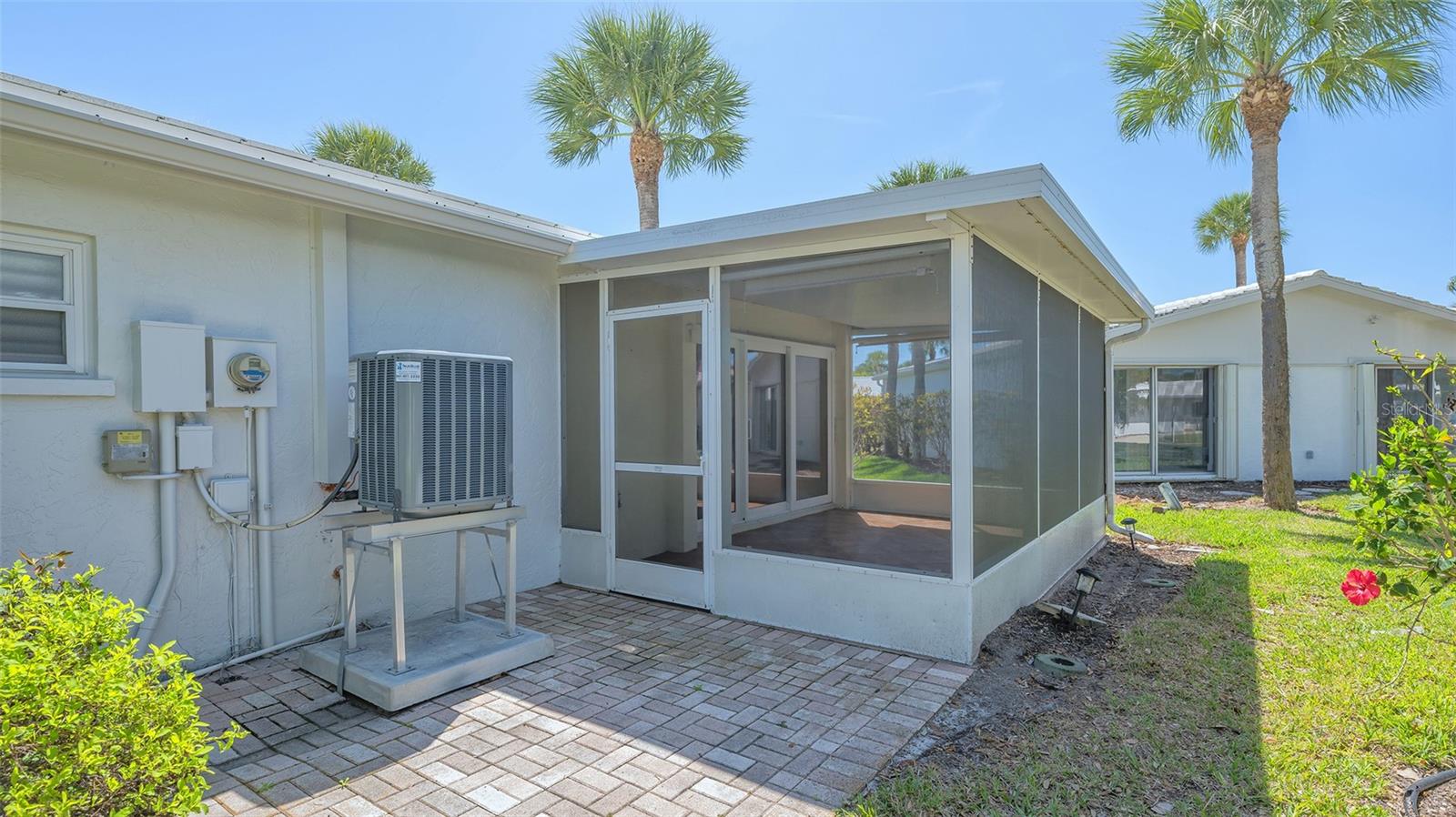 WHISPERING SANDS - Residential