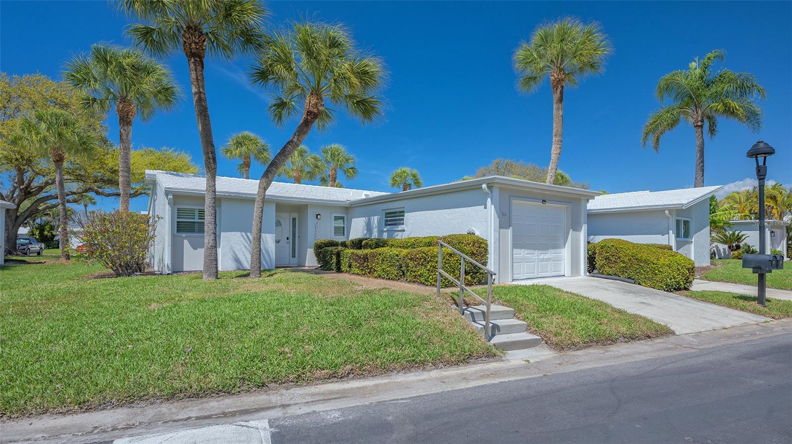 119 WHISPERING SANDS CIRCLE V36