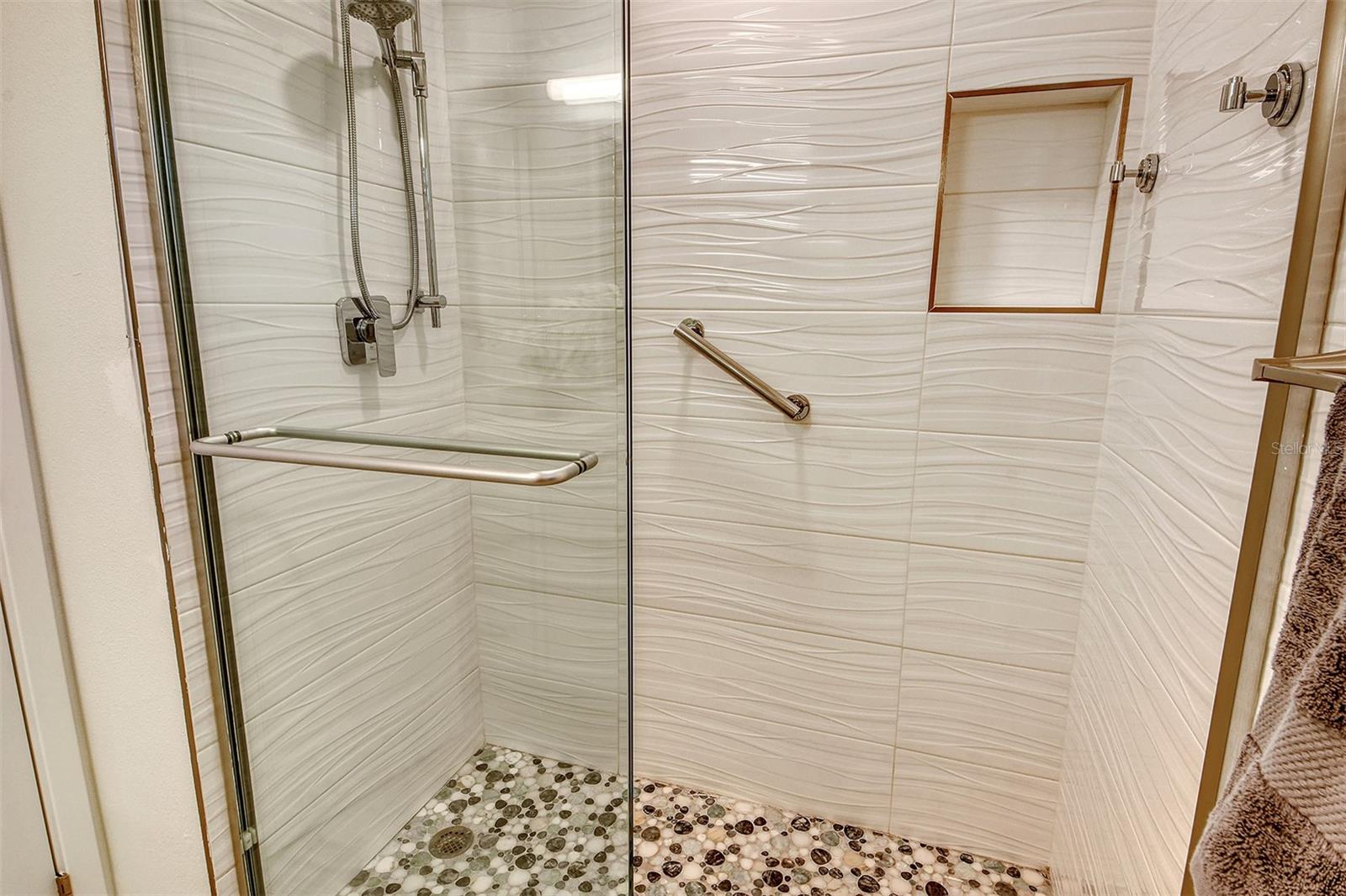 WHISPERING SANDS SEC 5 - Residential