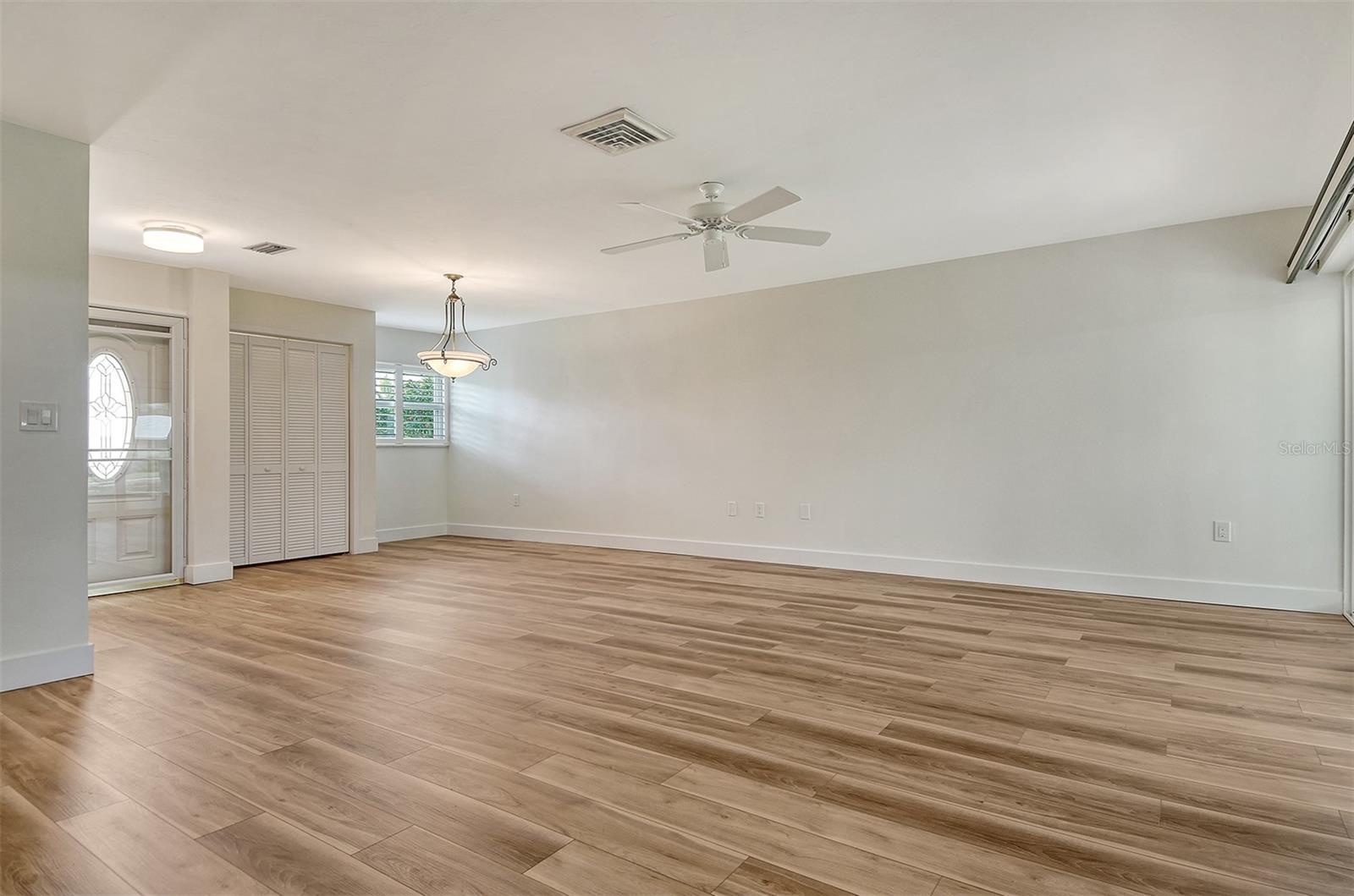 WHISPERING SANDS SEC 5 - Residential