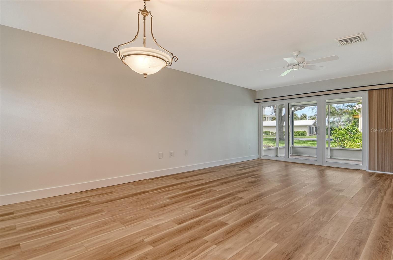 WHISPERING SANDS SEC 5 - Residential