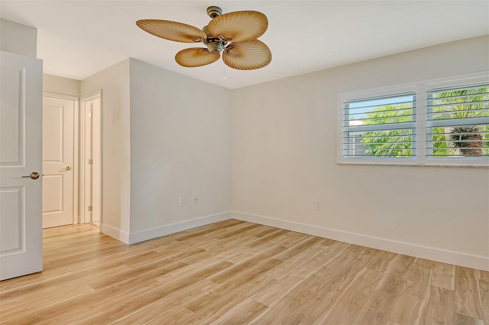 WHISPERING SANDS SEC 5 - Residential