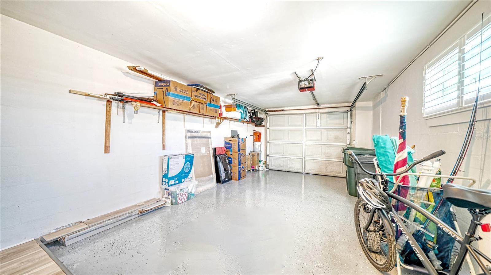 WHISPERING SANDS - Residential