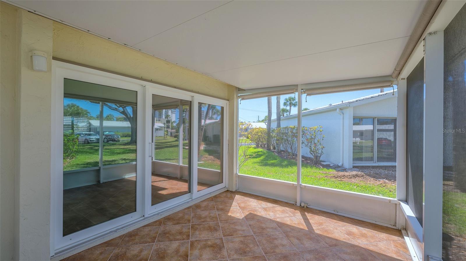 WHISPERING SANDS - Residential