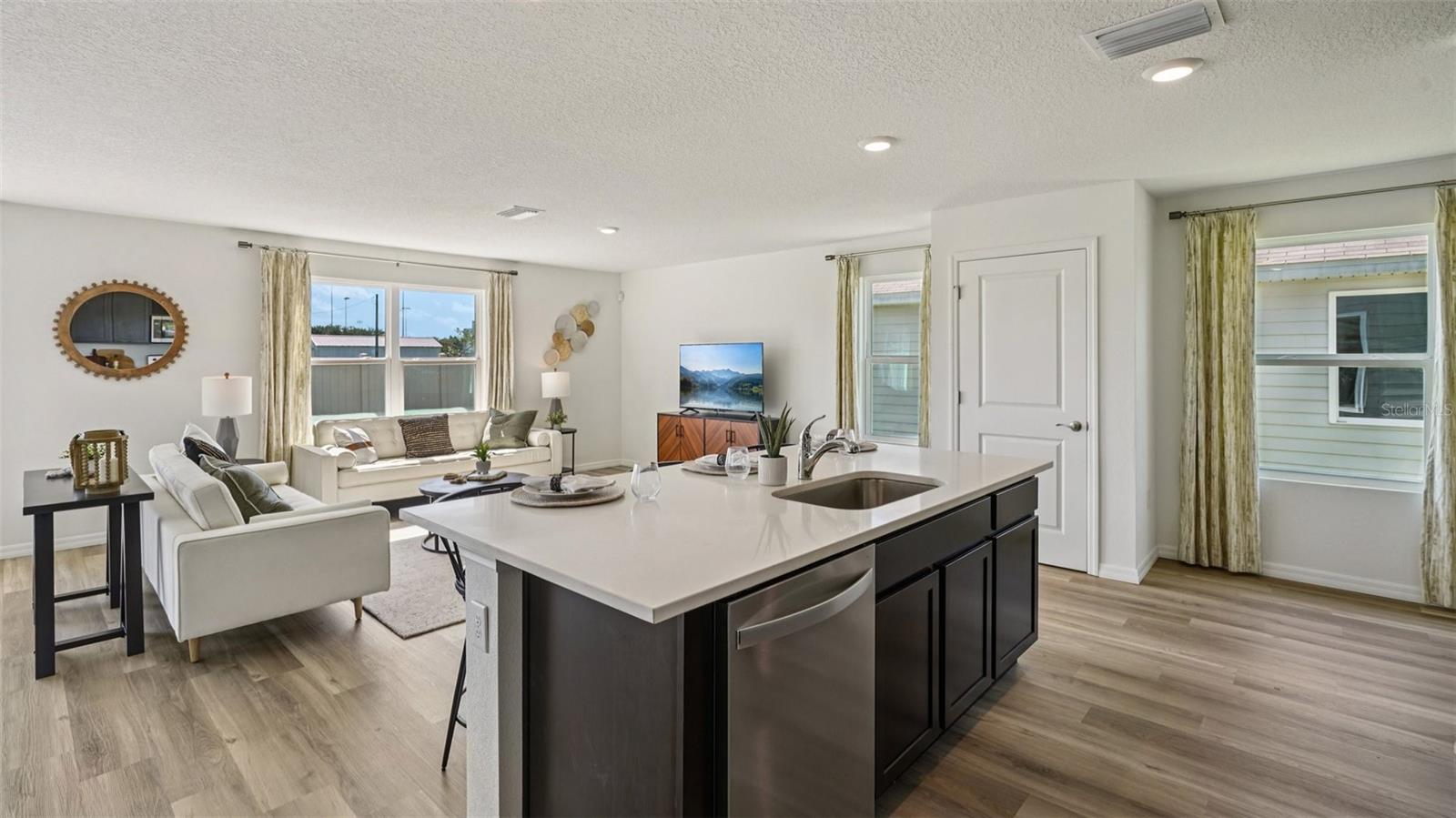 TWISTED OAKS - Residential