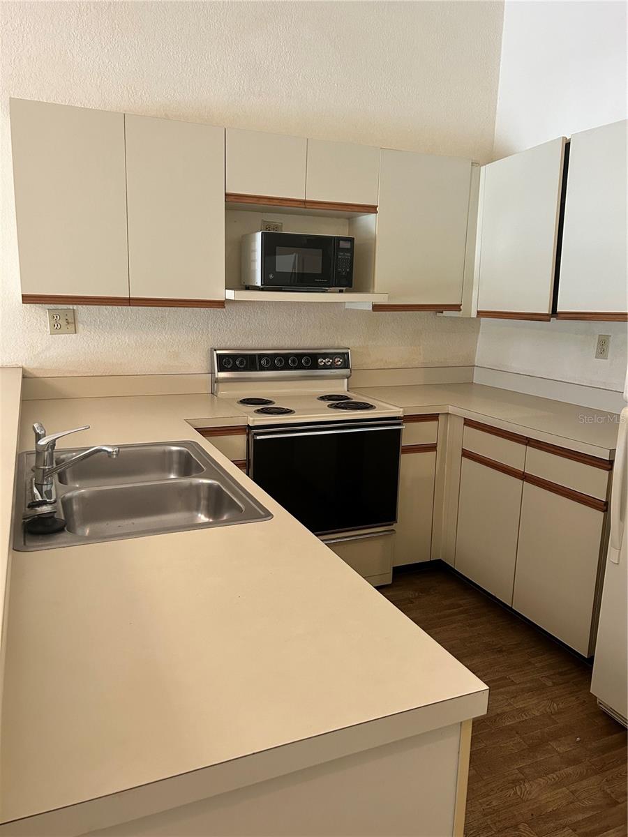 LAKE FOREST CONDO - Residential