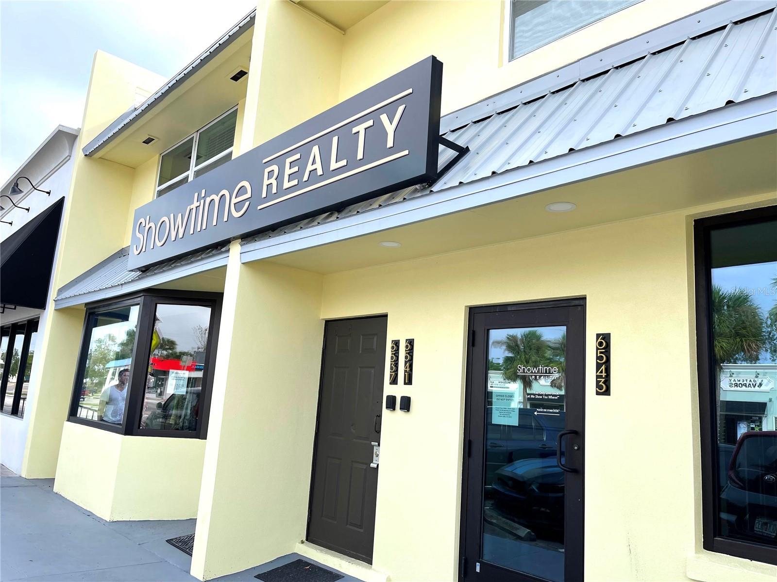 GULF GATE - Commercial Lease