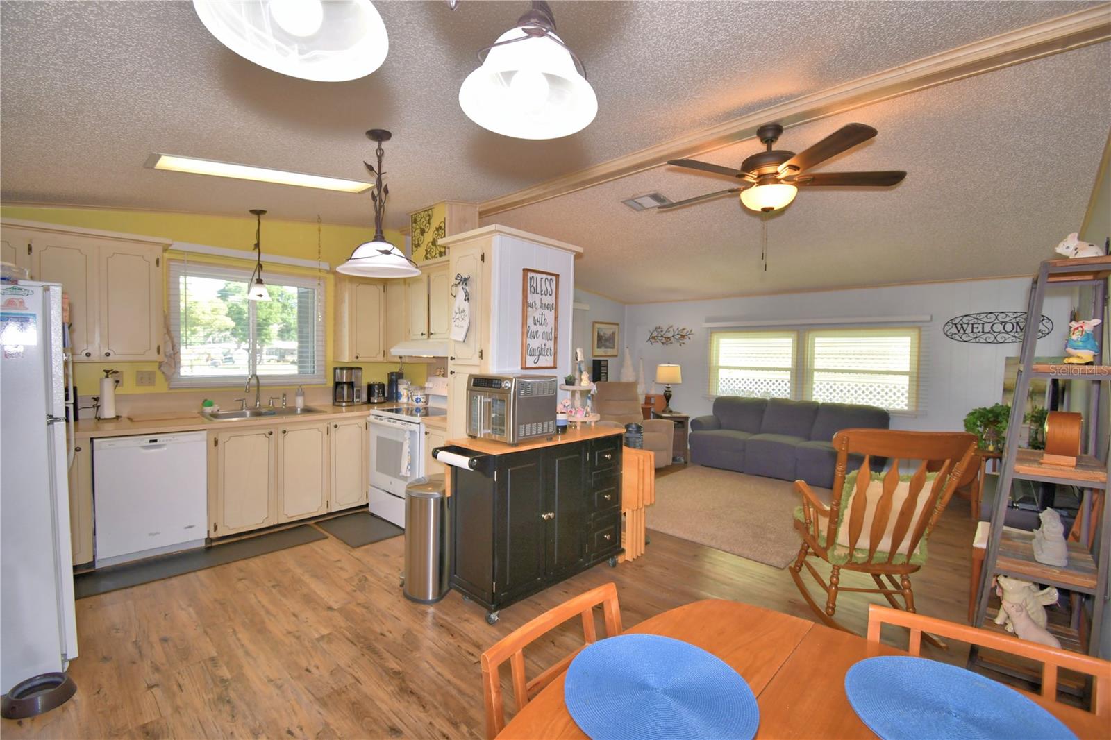 VILLAGE PARK - Residential