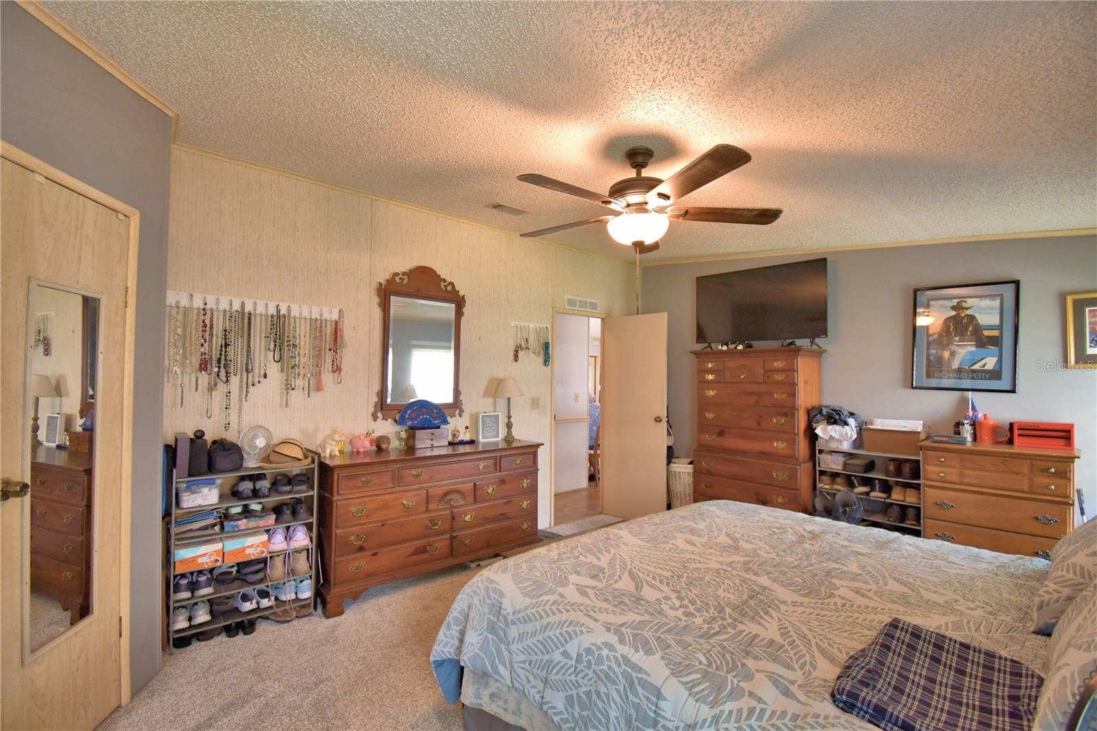 VILLAGE PARK - Residential