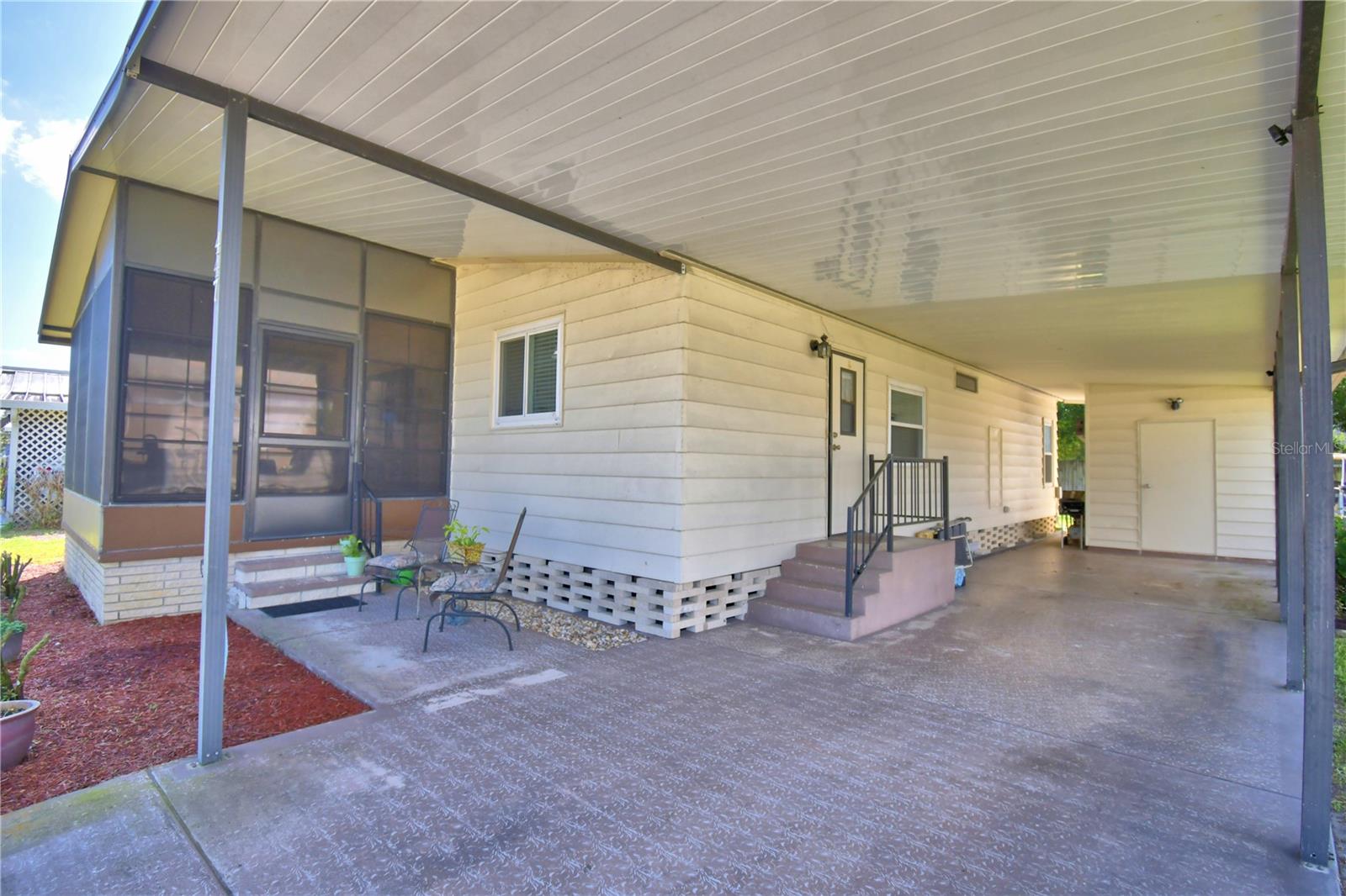 VILLAGE PARK - Residential