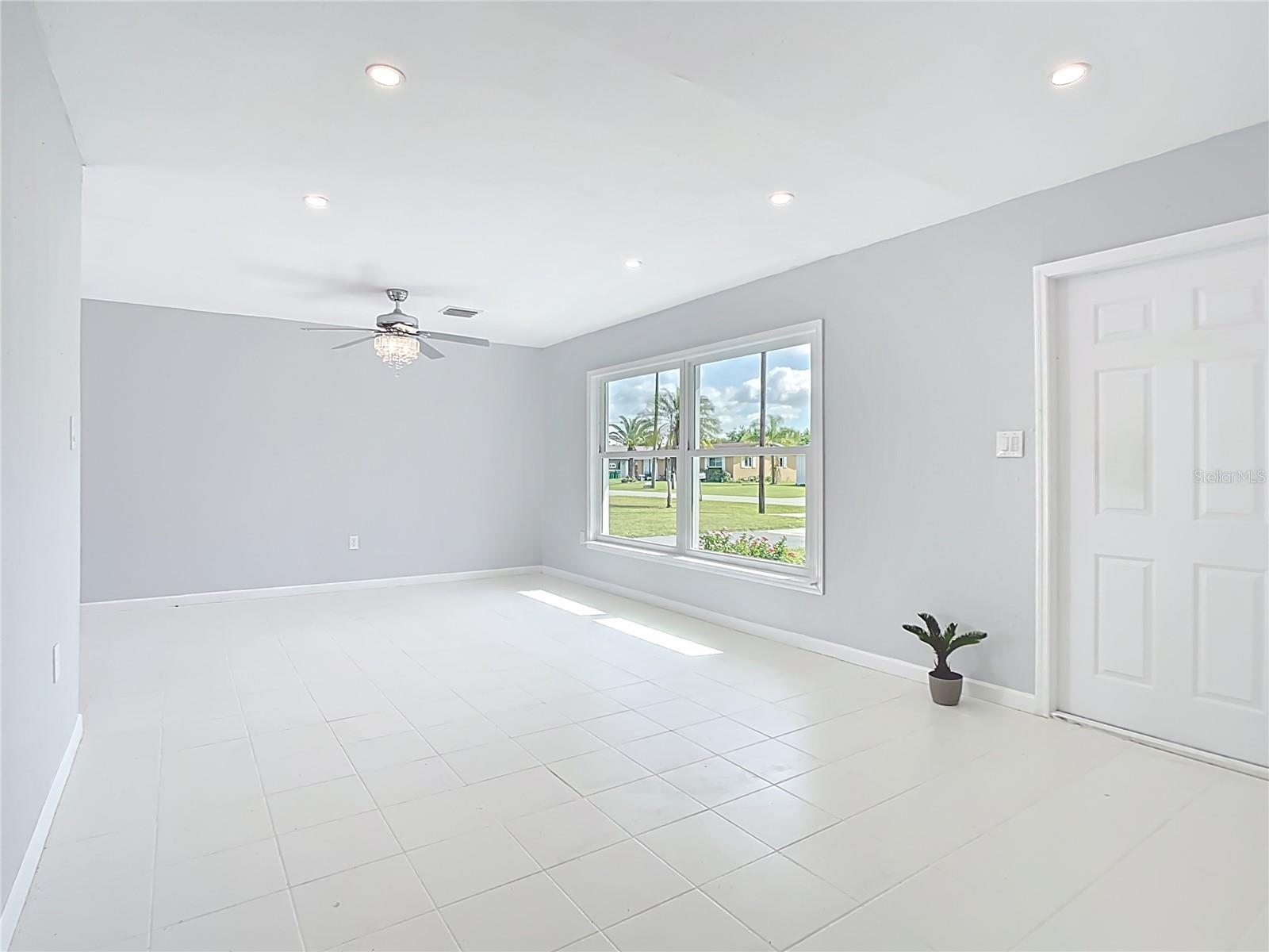 3095 PINETREE STREET