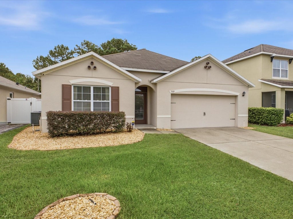 Photo of 209 Tanglewood Drive, Davenport, FL 33896 (MLS # O6449911)