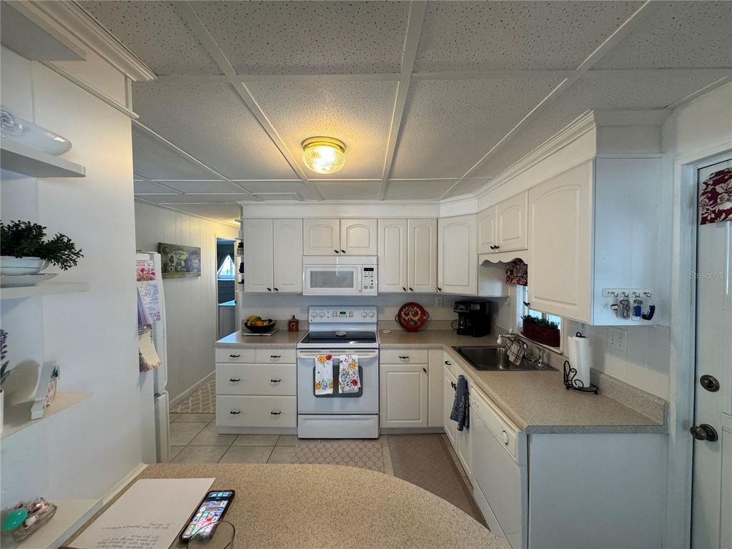 Photo of 611 Iris Dr, Venice, FL 34293 (MLS # N6143632)