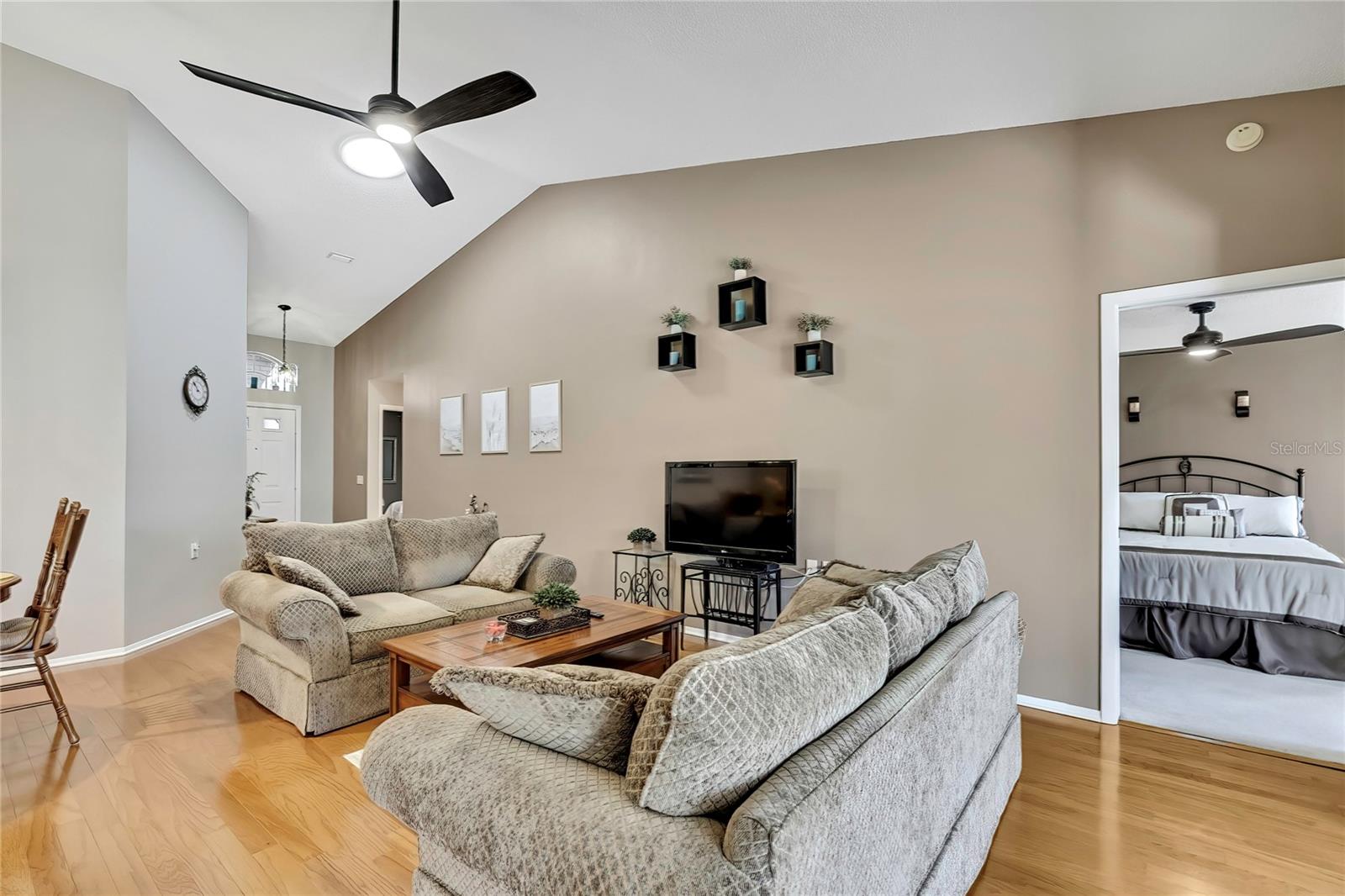 1424 PINEWOOD HILLS COURT