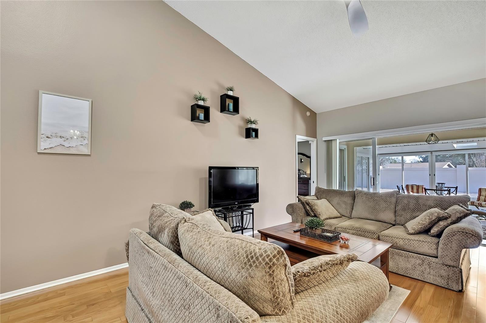 1424 PINEWOOD HILLS COURT