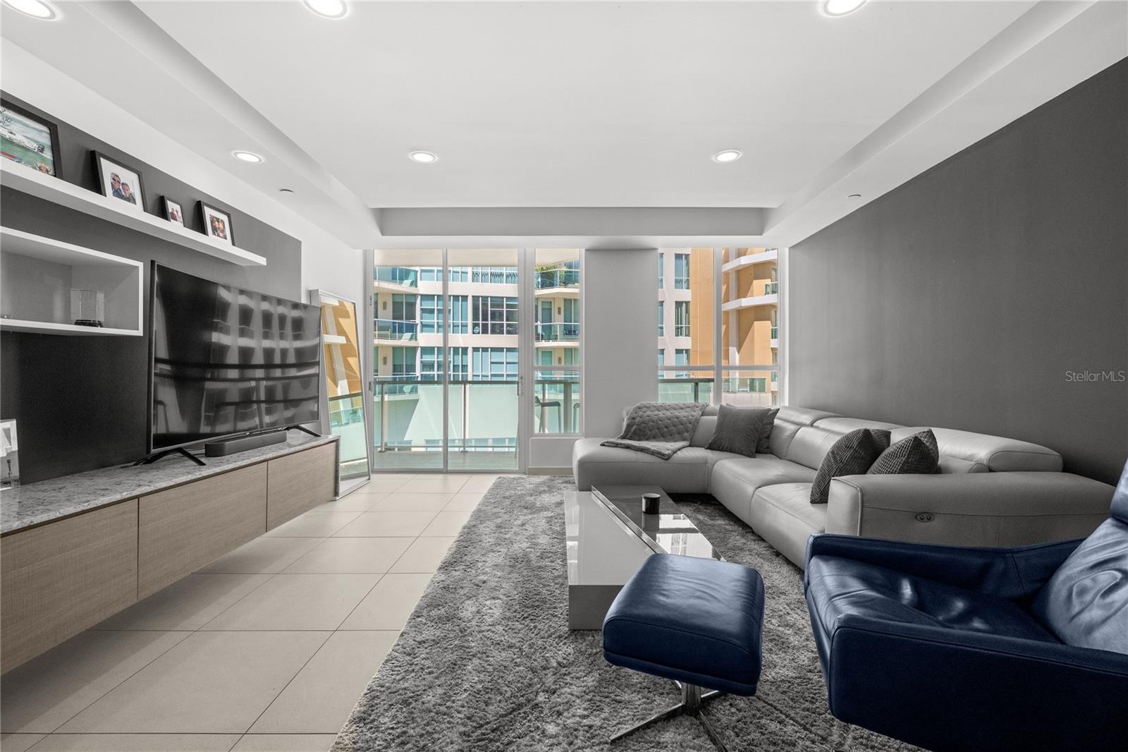 BAHIA PLAZA CONDOMINIUM - Residential