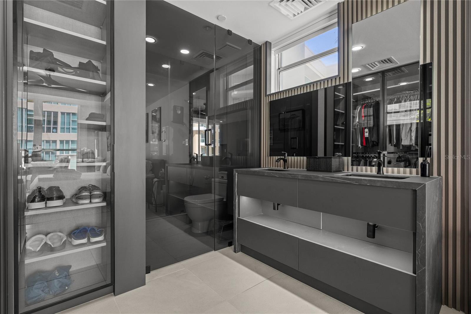 BAHIA PLAZA CONDOMINIUM - Residential