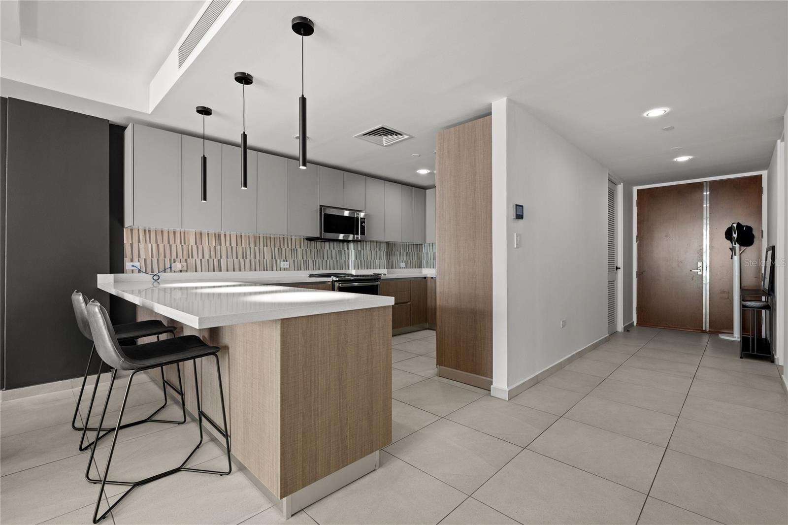 BAHIA PLAZA CONDOMINIUM - Residential