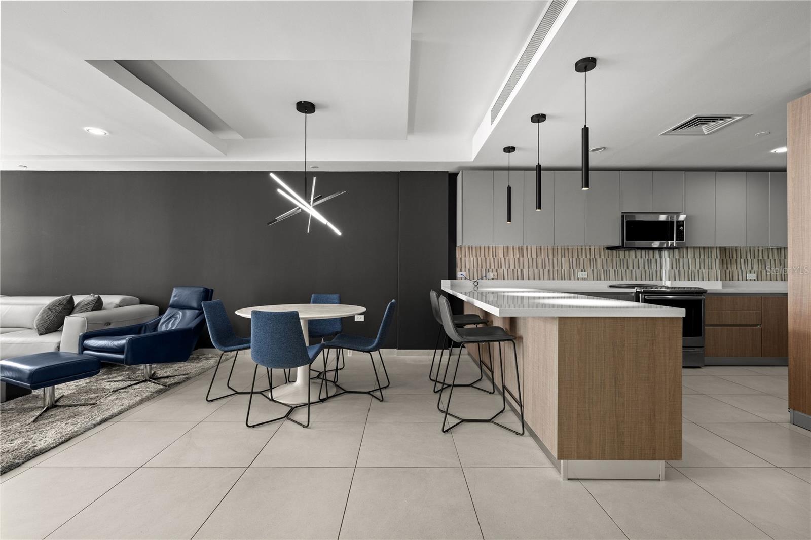 BAHIA PLAZA CONDOMINIUM - Residential