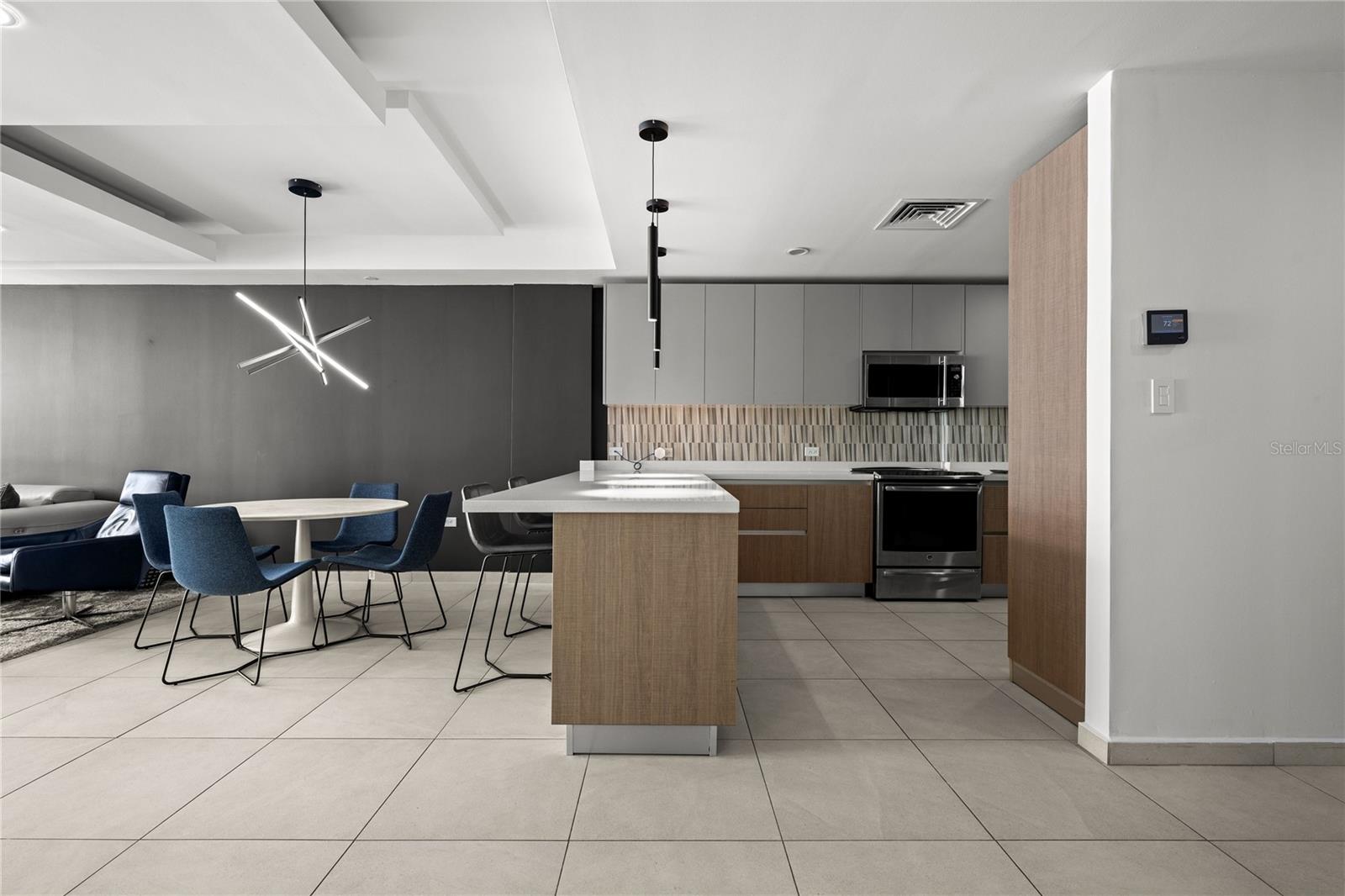 BAHIA PLAZA CONDOMINIUM - Residential