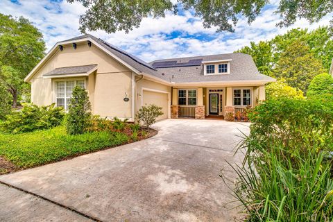 Photo of 1018 Heron Point Circle, Deland, FL 32724 (MLS # V4942681)