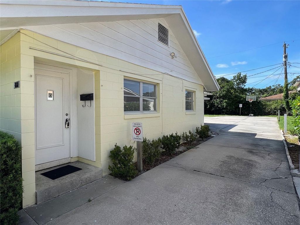 Photo of 696 Avenue C SE, Winter Haven, FL 33880 (MLS # P4937590)