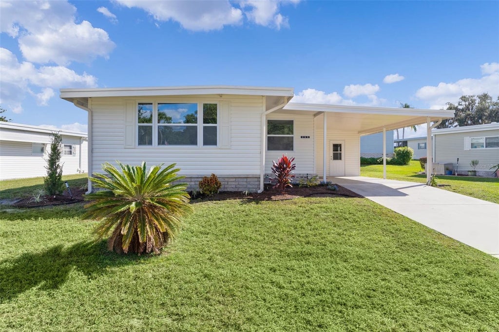 Photo of 205 Palo Verde Drive, Leesburg, FL 34748 (MLS # G5115732)