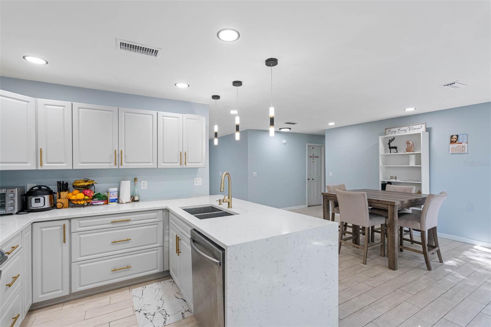 NORTH POINTE UNIT III - Residential