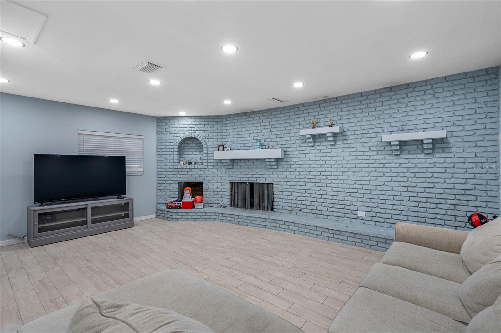 NORTH POINTE UNIT III - Residential