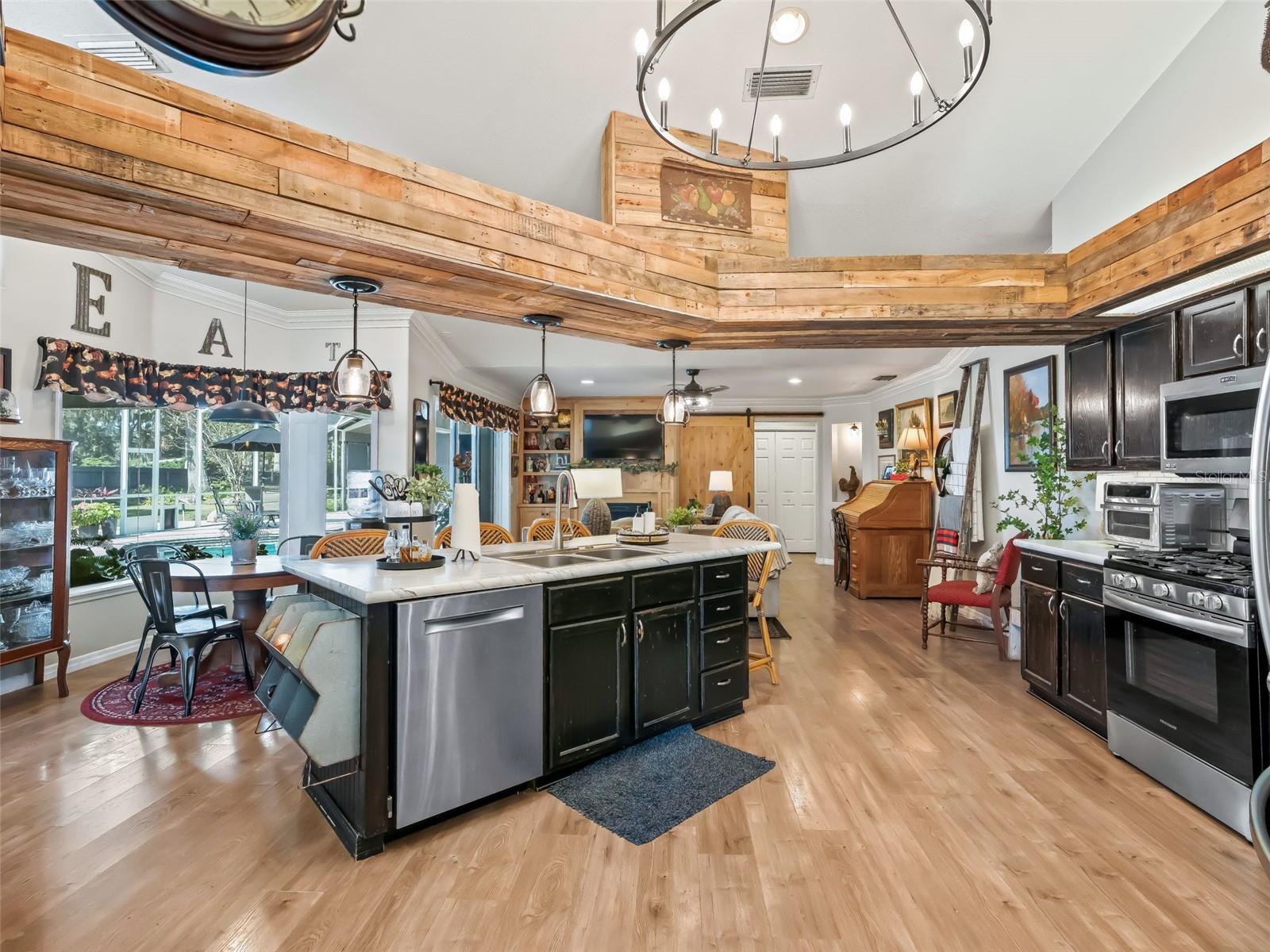 BROOKSTONE - Residential