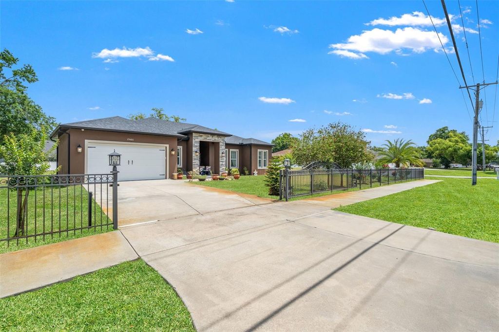 Photo of 17601 Hanna Road, Lutz, FL 33549 (MLS # TB8491776)