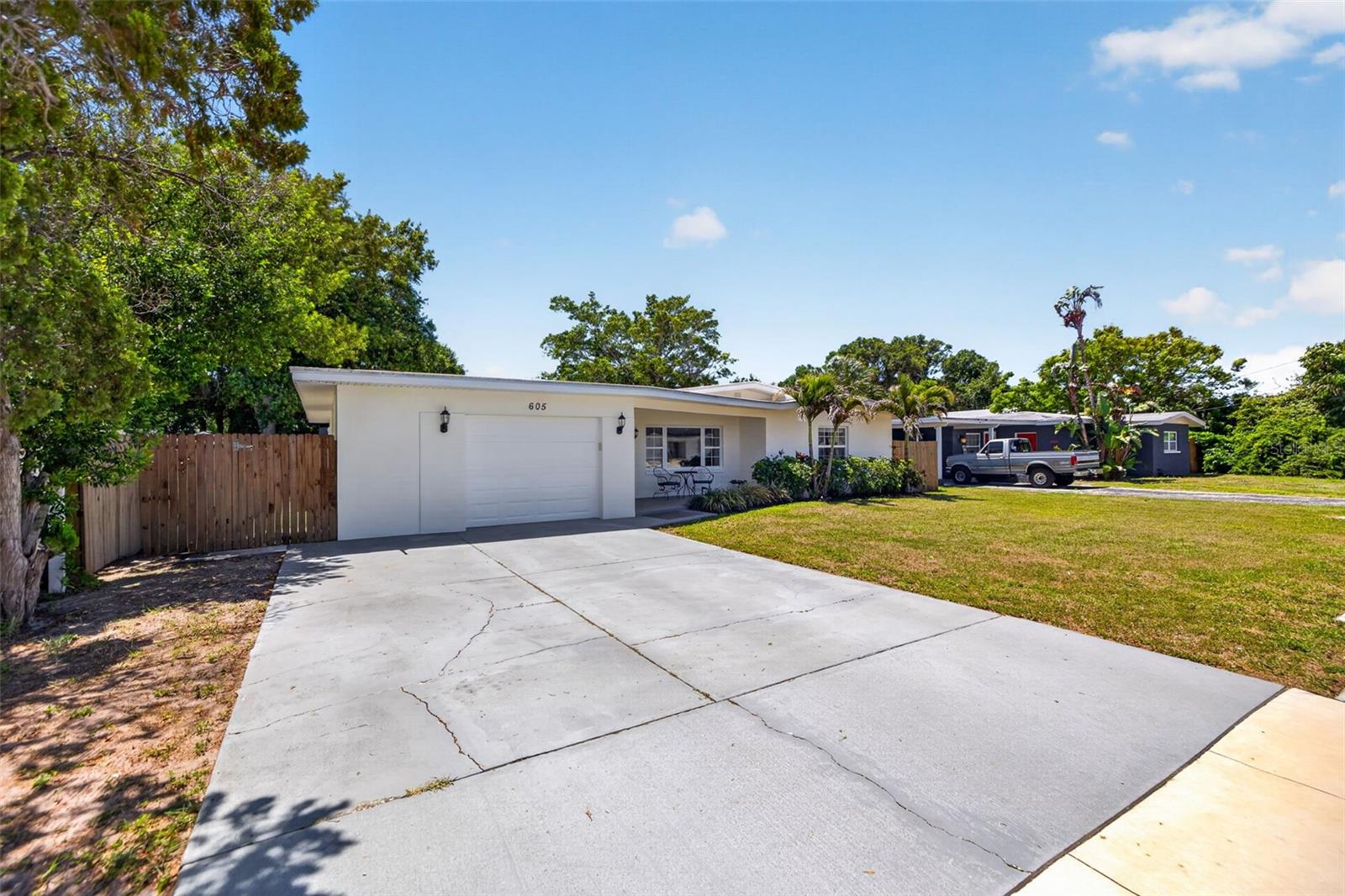 LAKE BELLEAIR - Residential